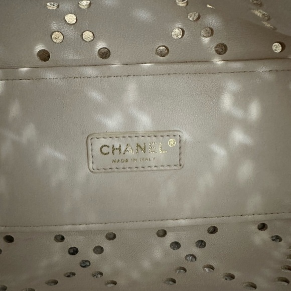 Chanel Perforated Patent CC Crème Tote, Small- Preloved Condition - Picture 8 of 13